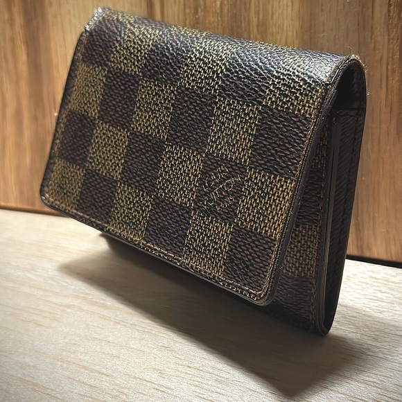 LOUIS VUITTON
Damier Ebene Business Card Holder - Picture 4 of 6